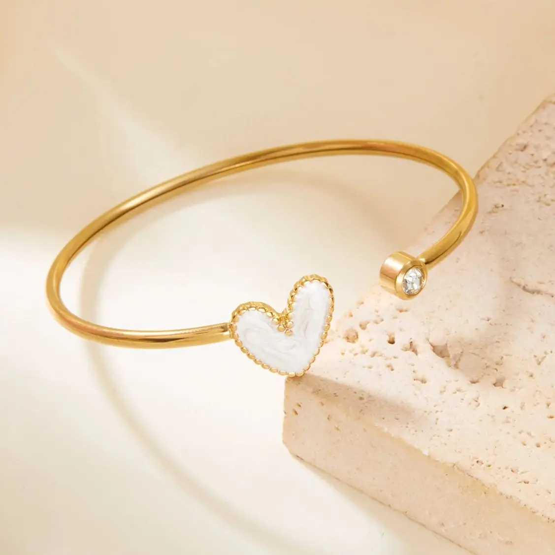 Nueva moda, brazaletes de corazón simples chapados en oro para mujer, pulseras de cristal de acero inoxidable de alta calidad, joyería resistente al agua