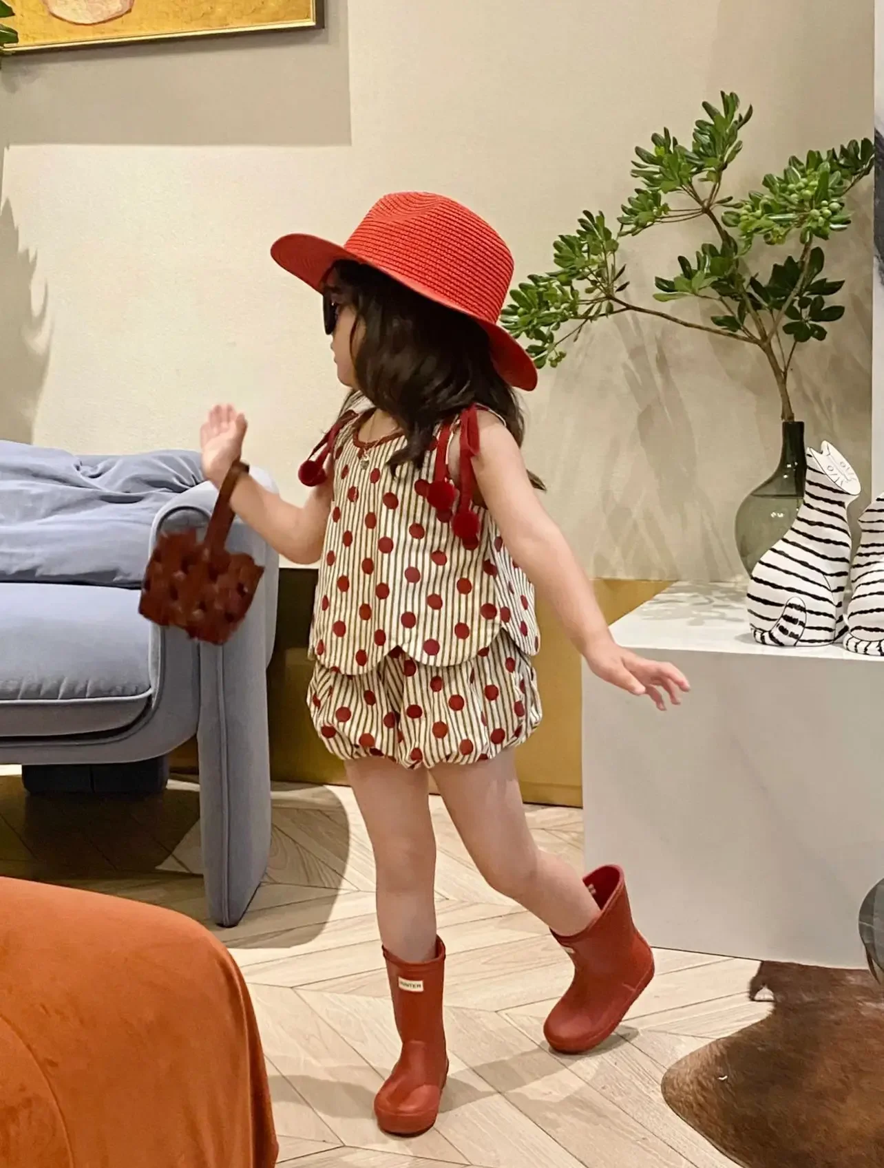 

Лето 2021, модный костюм из двух предметов в горошек для девочек, комплект детской одежды с подтяжками и шортами