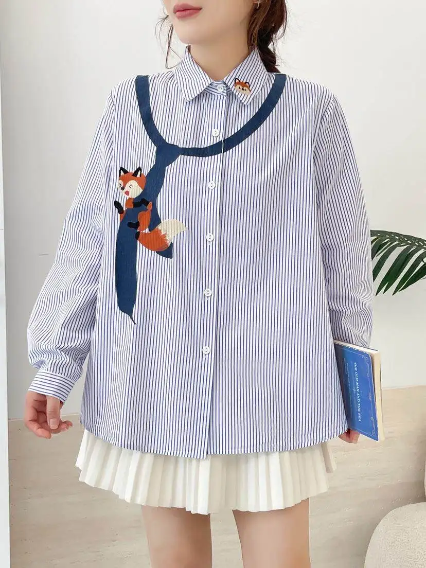 

Японская винтажная женская блузка в стиле Mori Girl с полосатым узором, вышивкой мультяшной лисы, из хлопка, с отложным воротником, длинными рукавами, весенняя