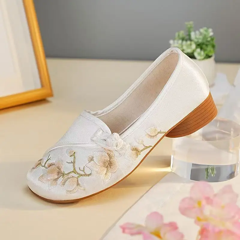 

Women's New Low Heel Embroidered Shoe Soft sole Non Slip Loose Round Toe Ethnic Style Shallow Slip On Lightweight Cheongsam Shoe