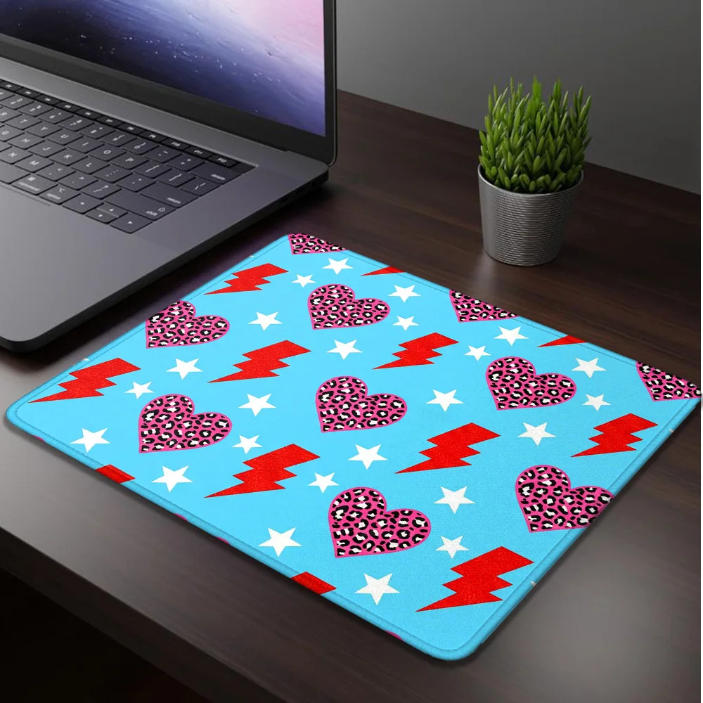 

Маленький коврик для мыши с леопардовым принтом и сердечками, аксессуары для ПК-игр, коврик для мыши для геймеров, коврик для клавиатуры, настольный коврик, коврики для мышей