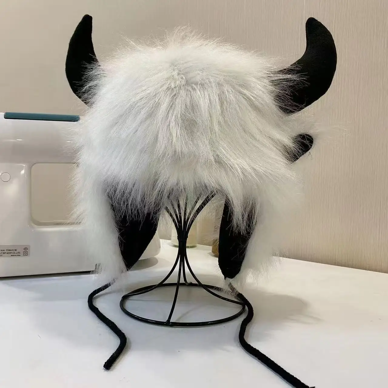 재미있는 겨울 두꺼운 소뿔 모자 남녀 공용 부드러운 플러시 귀 보호 모자 방풍 야외 사이클링 불 데몬 모자 남성 크리스마스 선물