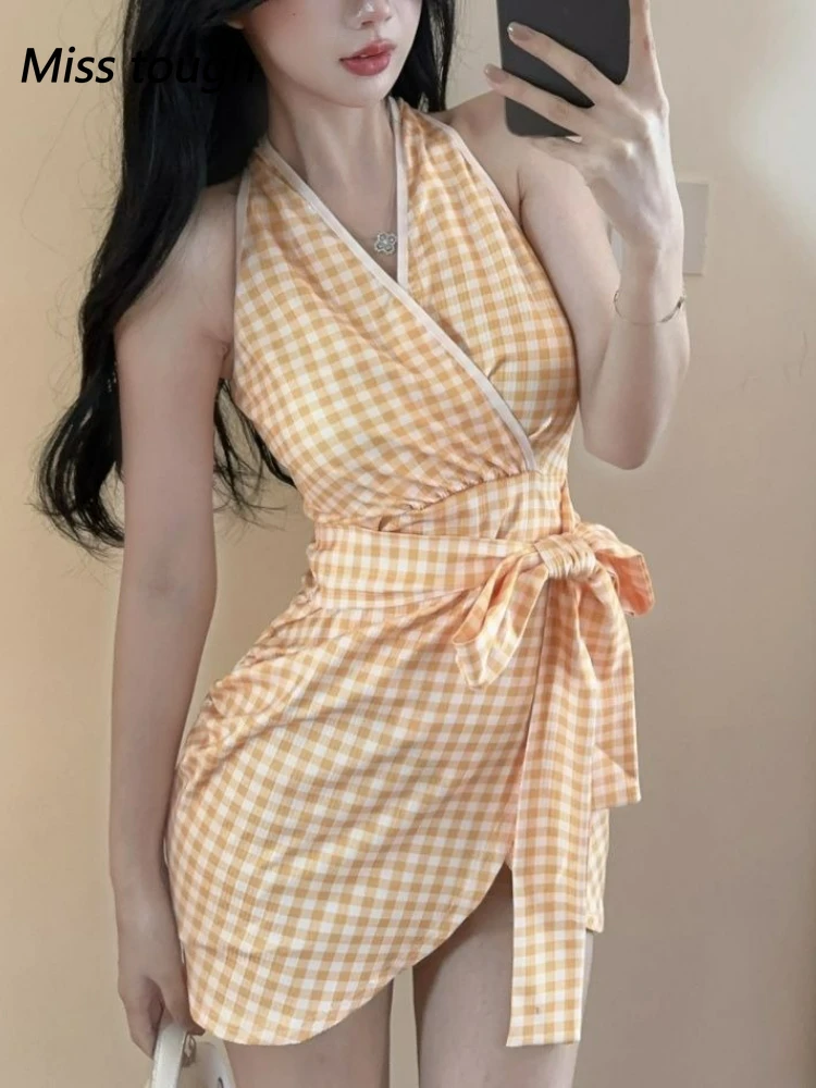 ฤดูร้อนHalter Mini Dressผู้หญิงลายสก๊อตแขนกุดBodycon Bow TieเอวElegant Casual Backlessปิกนิกสไตล์ชุด 2025 ใหม่