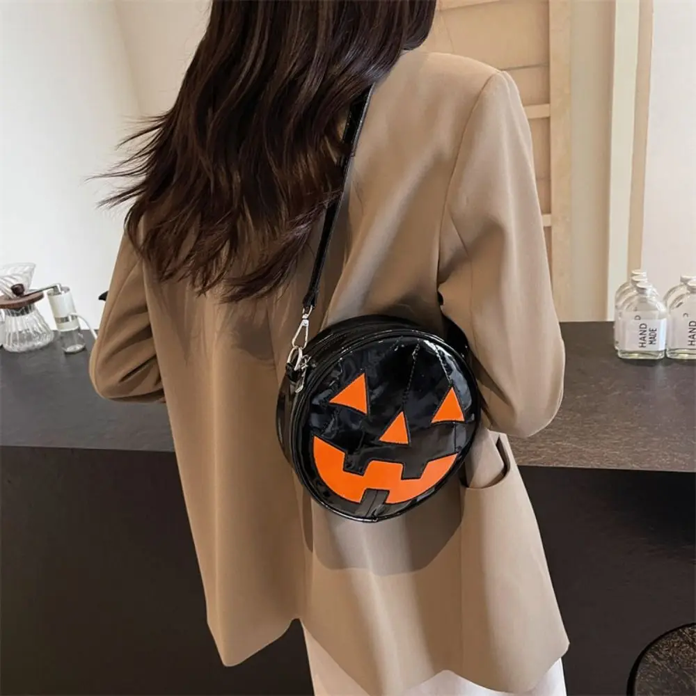 

Adjustable Strap Halloween Pumpkin Crossbody Bag Bat Wing PU Leather Halloween Pumpkin Shoulder Bag Purse Round Harajuku