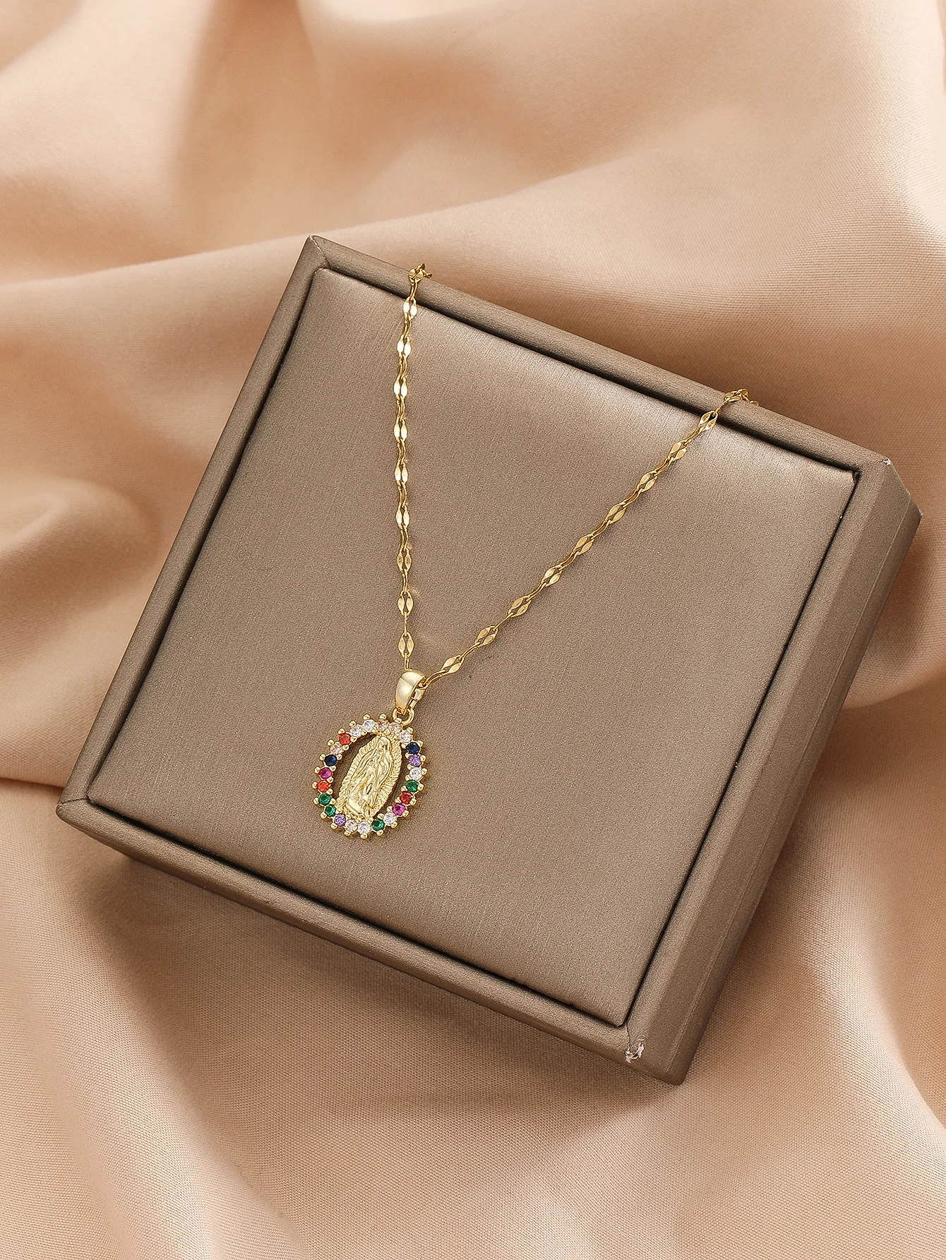 European and American Fashion and Gorgeous Women\'s All Sky Star Micro Inlaid Colorful Zircon Virgin Mary Hollow Necklace