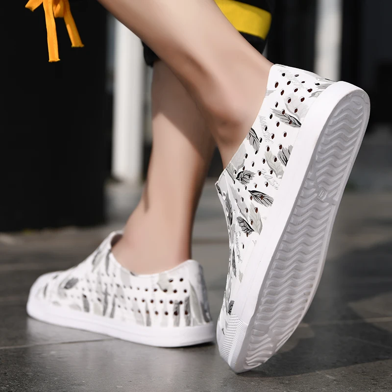 Designer Sandals EVA Beach Summer Sandal for Men Holey Breathable Shoe Men Garden Sandal Graffiti Outdoor Casual Shoes for Men - Image 6