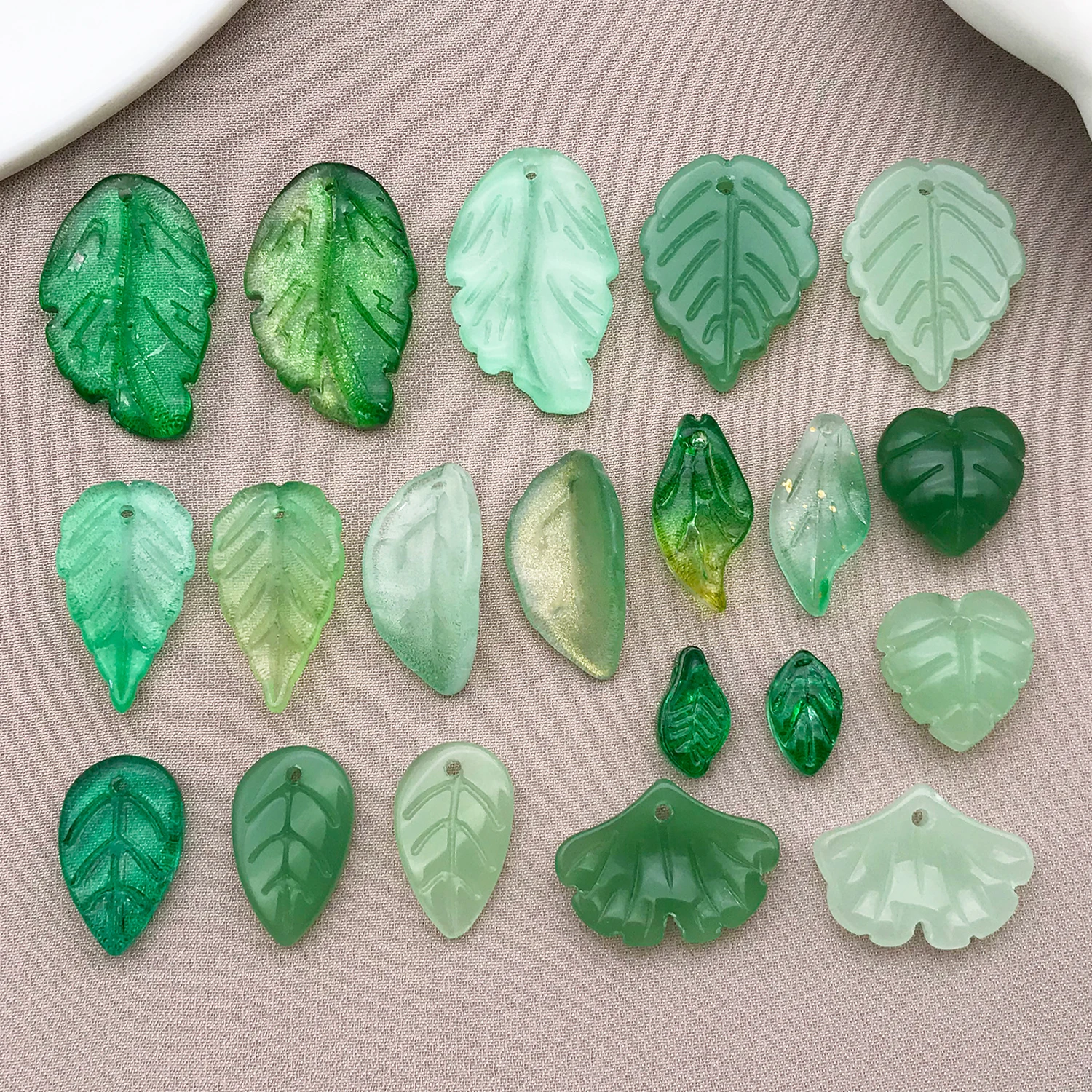 20 Stück Glas-Mini-Baumblatt-Anhänger, handgefertigt, DIY, für Halsketten, Ohrringe, Schmuckzubehör