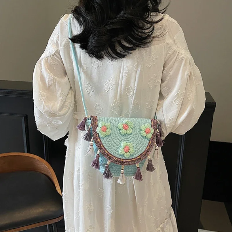 

National Style Grass Woven Crossbody Bag New Highend Woven Flower Shoulder Bag Fashion Tassel Woven Round Bucket Bag