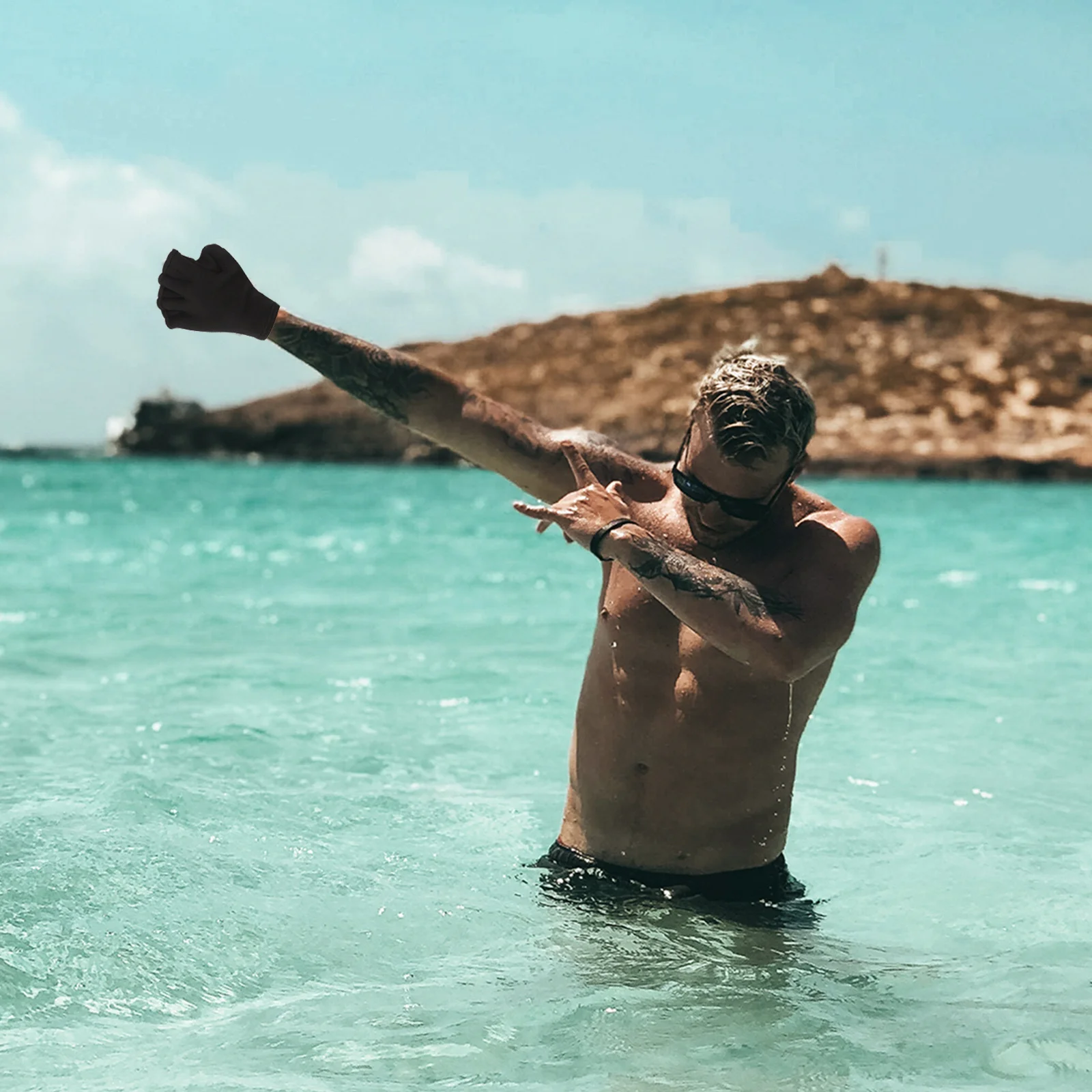 

1Pair Fingerless Swimming Gloves Webbed Swim Paddles Diving Training Gloves Soft Breathable Black Webbed Paddles