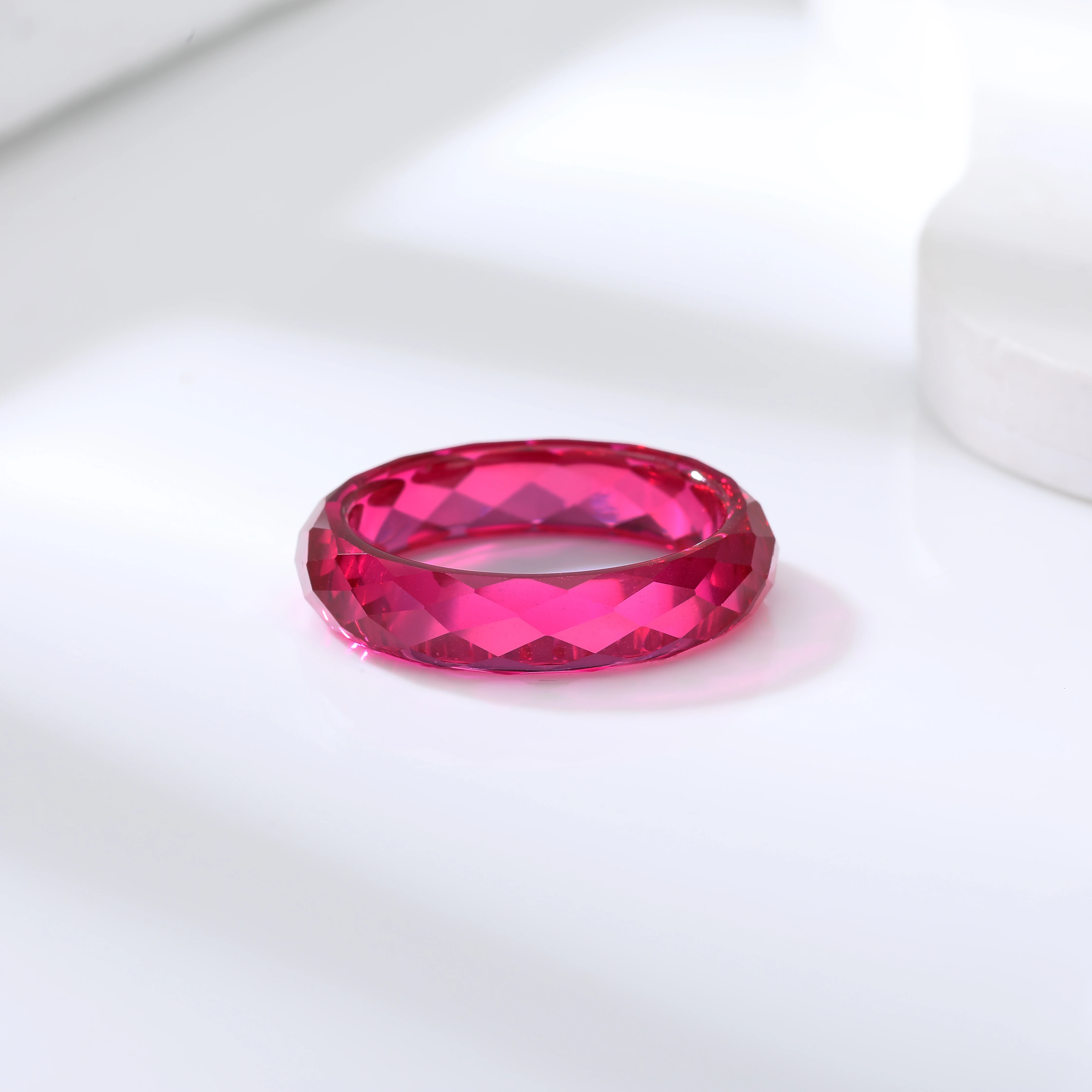 Eme jewe Lab Grown Ruby Ring Lab Grown Sapphire Ring مناسبة للارتداء اليومي.
