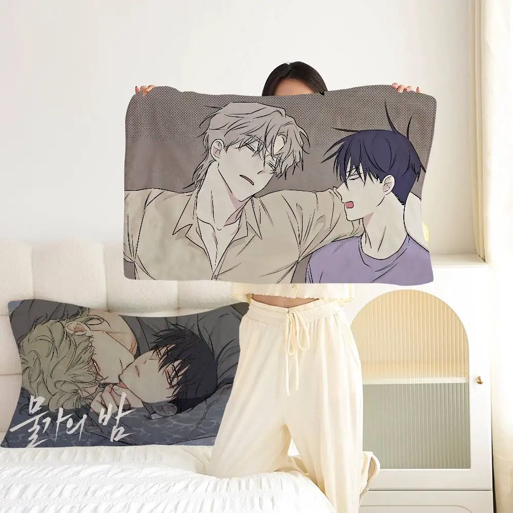 Anime Low Tide in T-Twilights Quick-Drying Polyester Pillowcase, Non-Slip, With a Secure Design New Style Anti-Scalp Oil Tie.