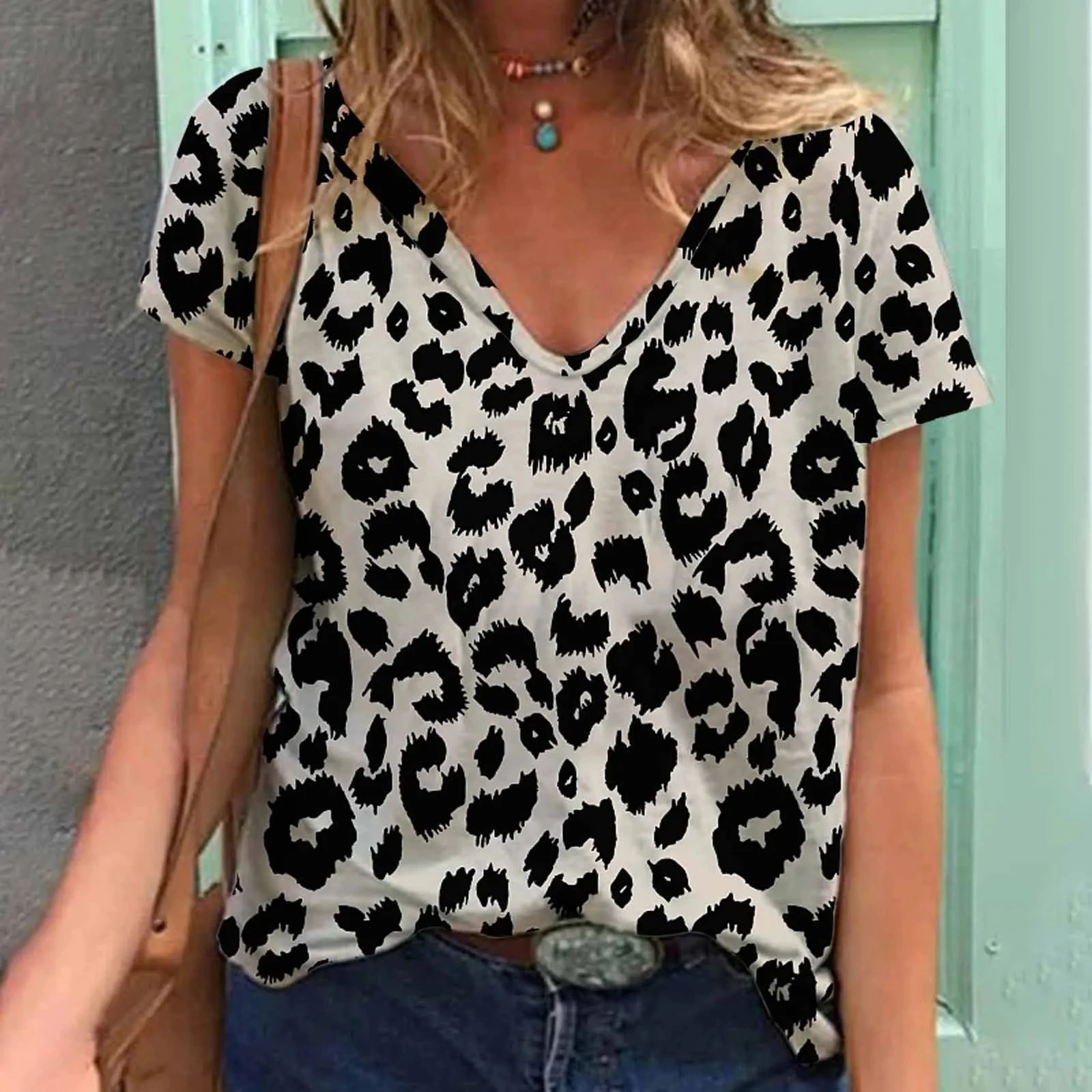 V-Neck T-Shirts For Women 3d Leopard Print Tops Tees Casual Street Femalewear Summer Fashion Oversized T-Shirt Lady Y2k Clothing