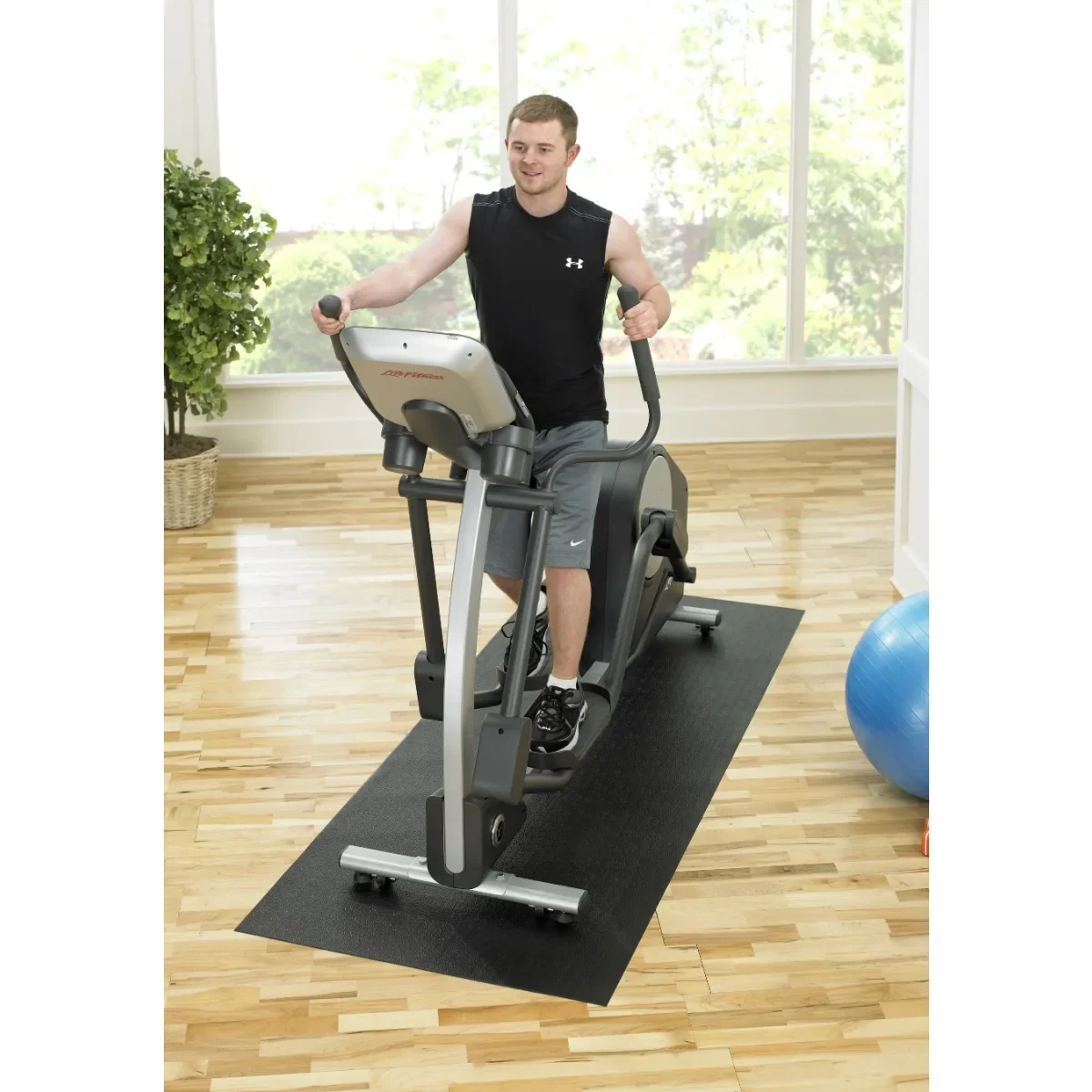 حصيرة جهاز المشي القياسية مقاس 30 × 72 بوصة، حصيرة معدات اللياقة البدنية المصنوعة من الفينيل الرغوي الكثيف لحماية الأرضية وتقليل الضوضاء