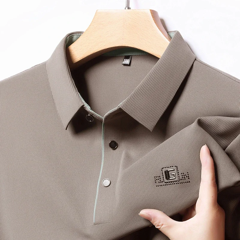 New Men\'s Business Casual Long Sleeved Shirt with Badge Solid Color Polo Shirt Fashionable Breathable Comfortable Versatile Top