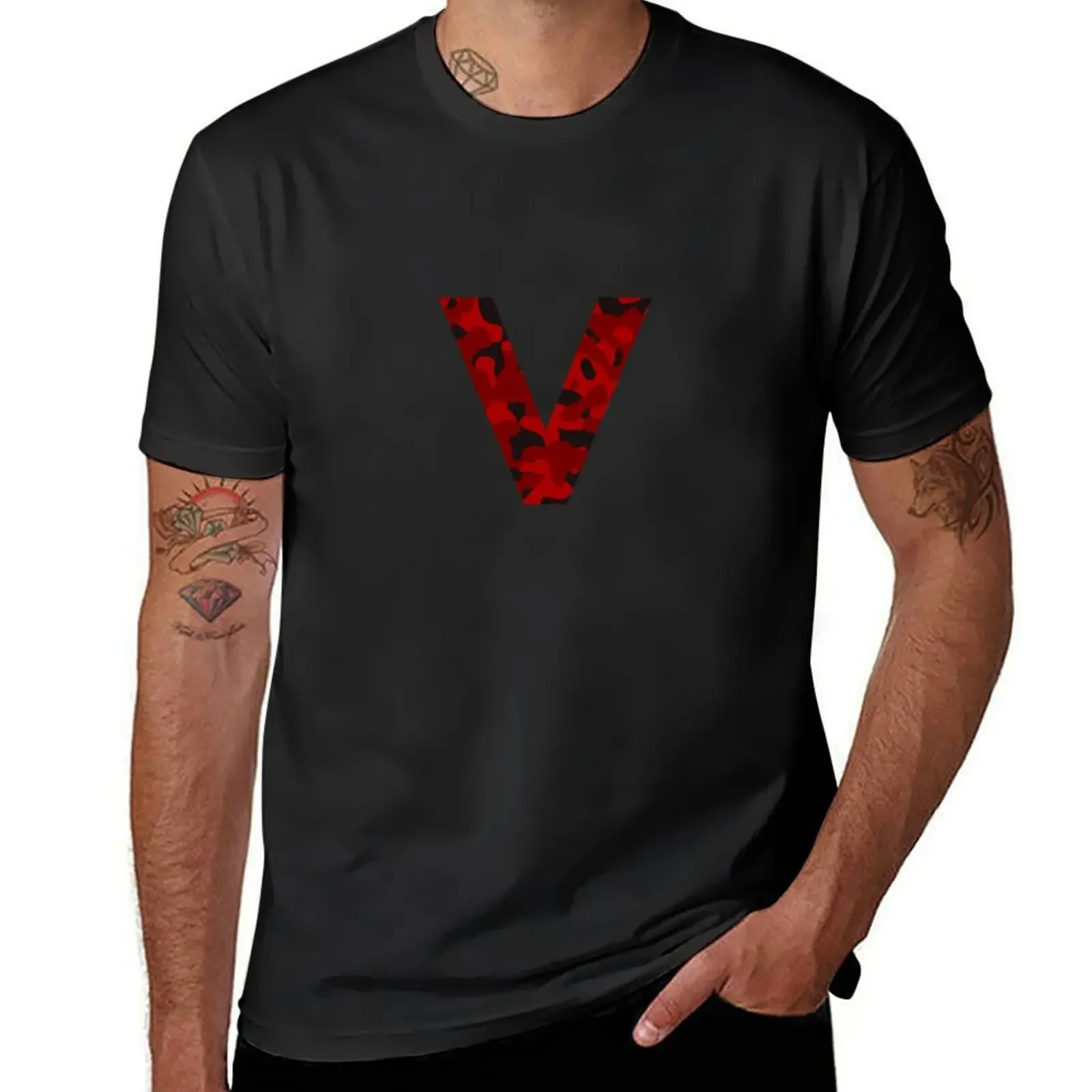 Letter V Red Camo Design T-Shirt shirts graphic tee rapper graphic tees summer top vintage t shirt for men