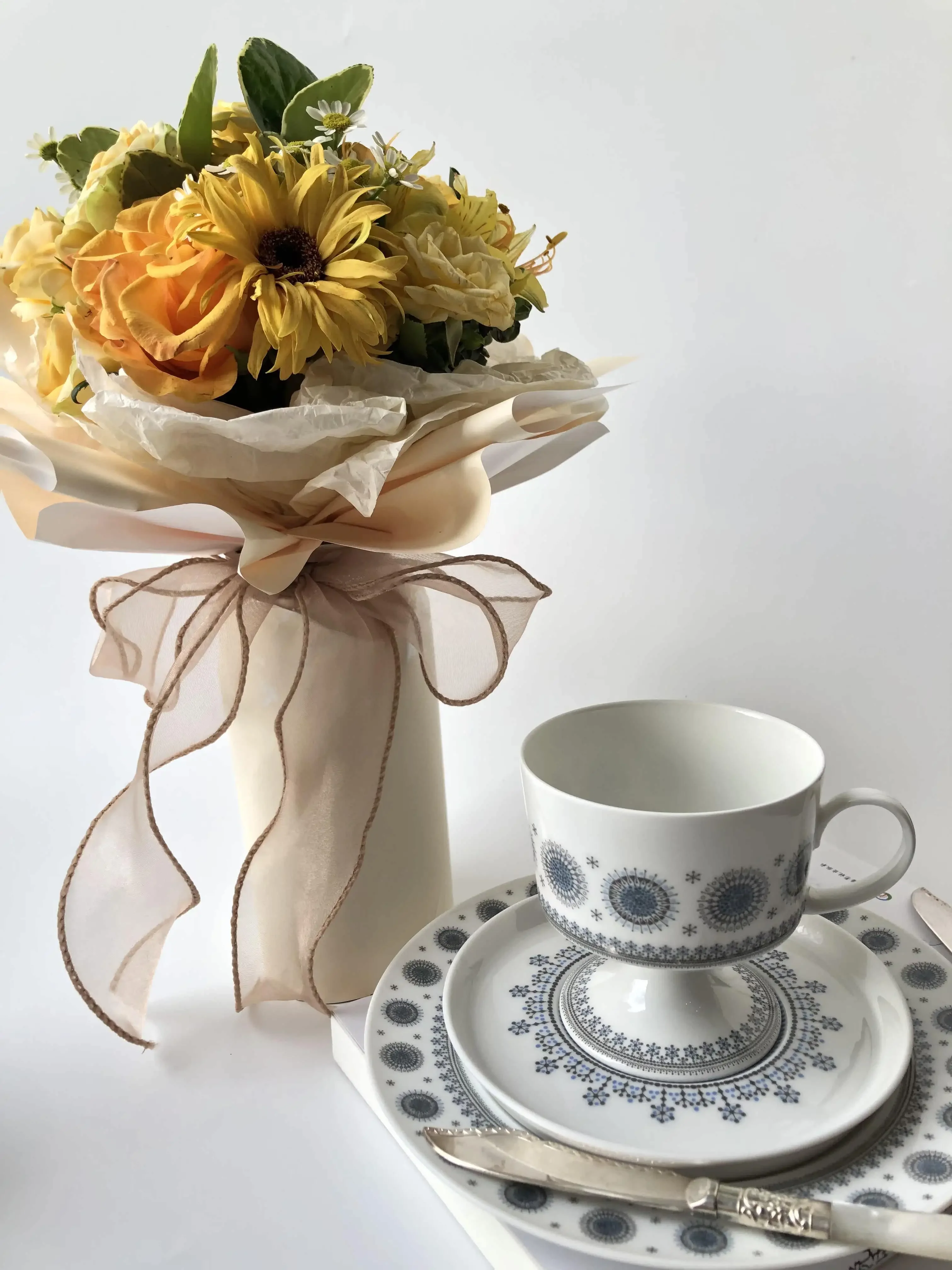 L Snow Flower Coffee Cup, Saucer Dessert Set