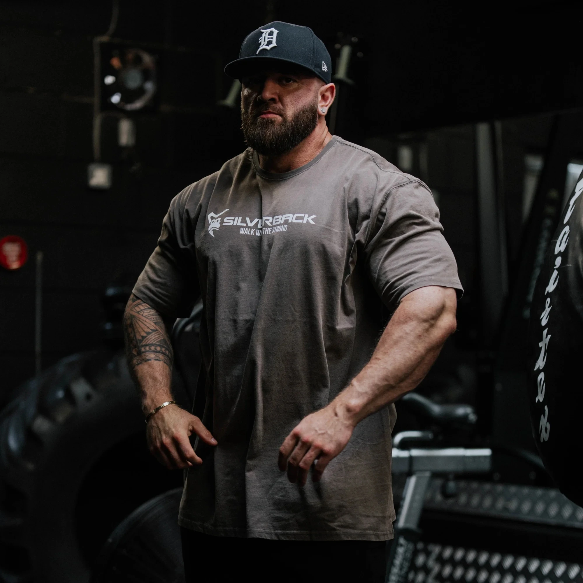 SILVERBACK Sports Men Loose T-shirt Cotton Fashion Oversized Male Tee Shirts Gym Running Streetwear Fitness T-shirt men clothing