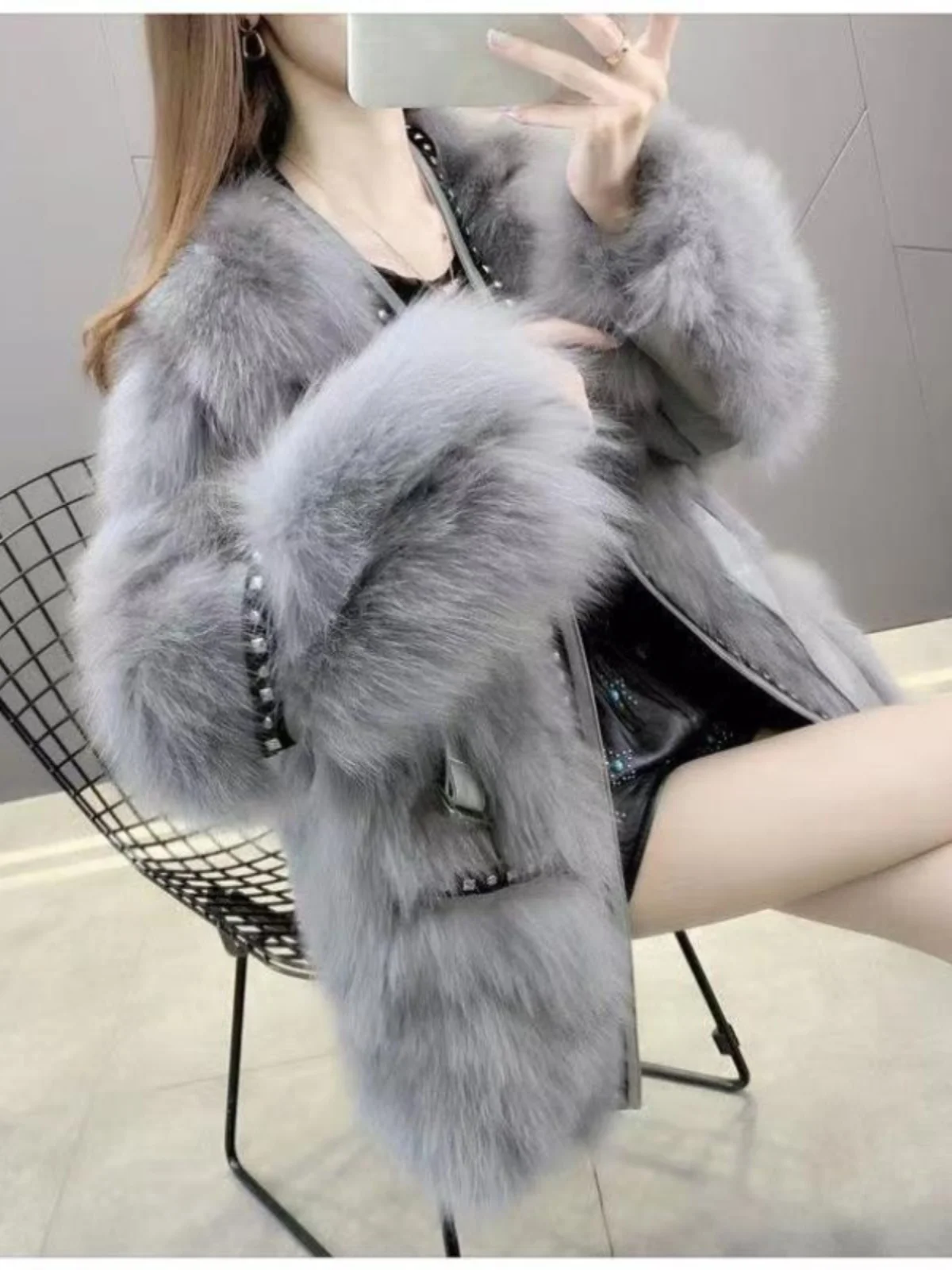 

Новая женская шуба с декоративными заклепками, приталенная, с открытым кардиганом, высококачественная, модная, асимметричный дизайн, повседневная...