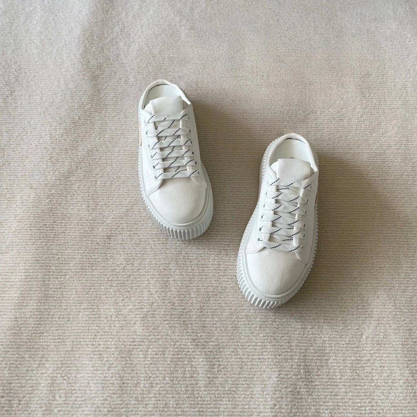 Brand Discount Hot Selling Women's White Sneakers 25SS German Training Biscuit Shoes Everyday Versatile Casual Sports Shoes Gift