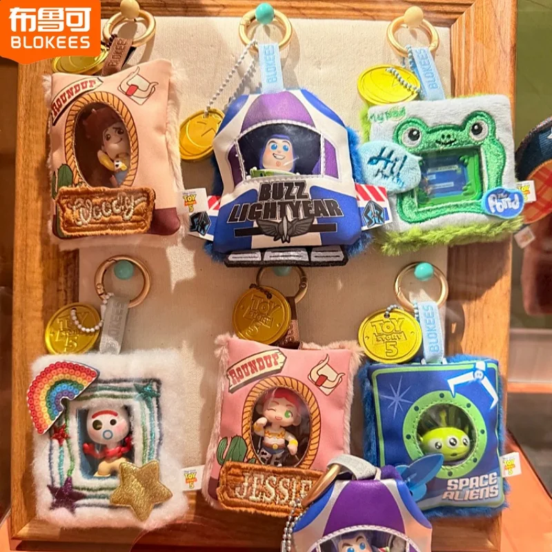 Blokees Pixar Toy Story 5 Daadoos Mate Blind Box, Muñeco Coleccionable en Bolsa Sorpresa, Woody, Buzz, Jessie, Juguete Divertido, Decoración Coleccionable, Regalos de Cumpleaños