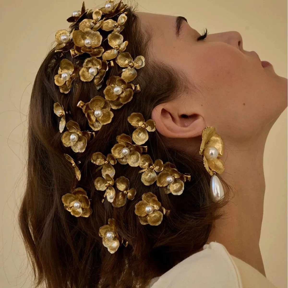 

Pearl Floral Side Combs Vintage Luxury 3pcs Bridesmaid Hair Clips Gift Set Timeless Wedding Hair Accessories