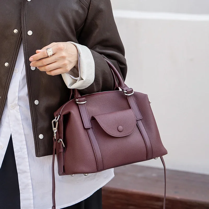 

2025 New Arrival Genuine Cowhide Leather Women Large Capacity Solid Color Travel Handbag Ladies Female Luxury Messenger Bag