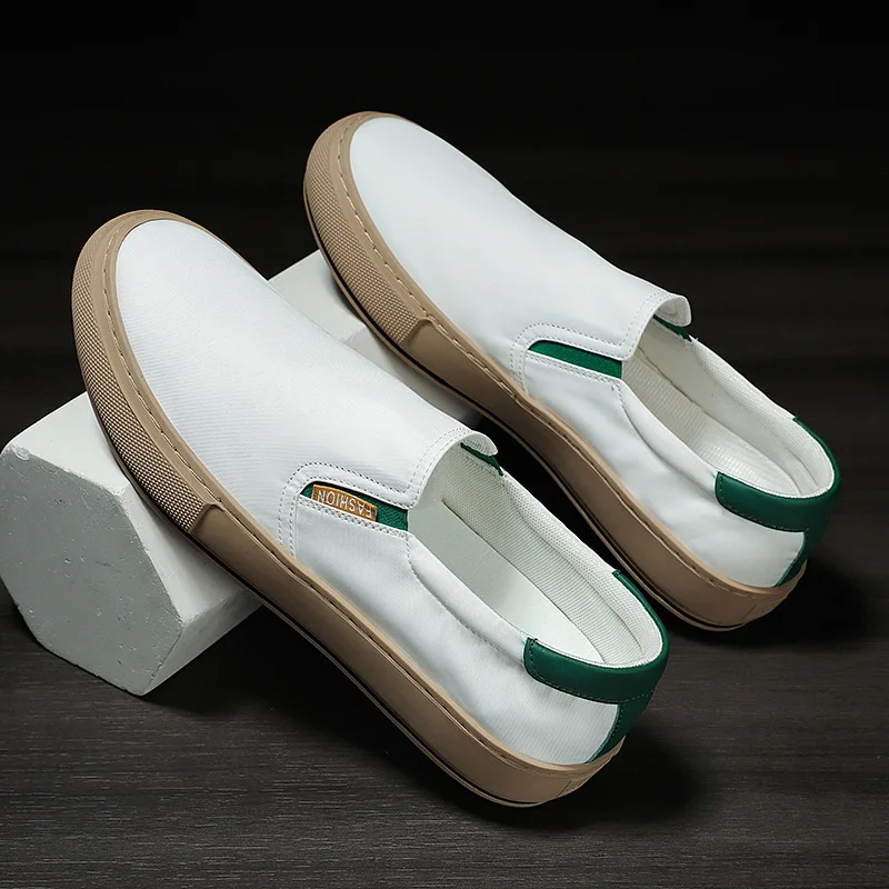 Zapatos blancos de primavera y verano para estudiantes, zapatillas deportivas informales para hombres, zapatillas de Skateboard de viaje al aire libre para estudiantes