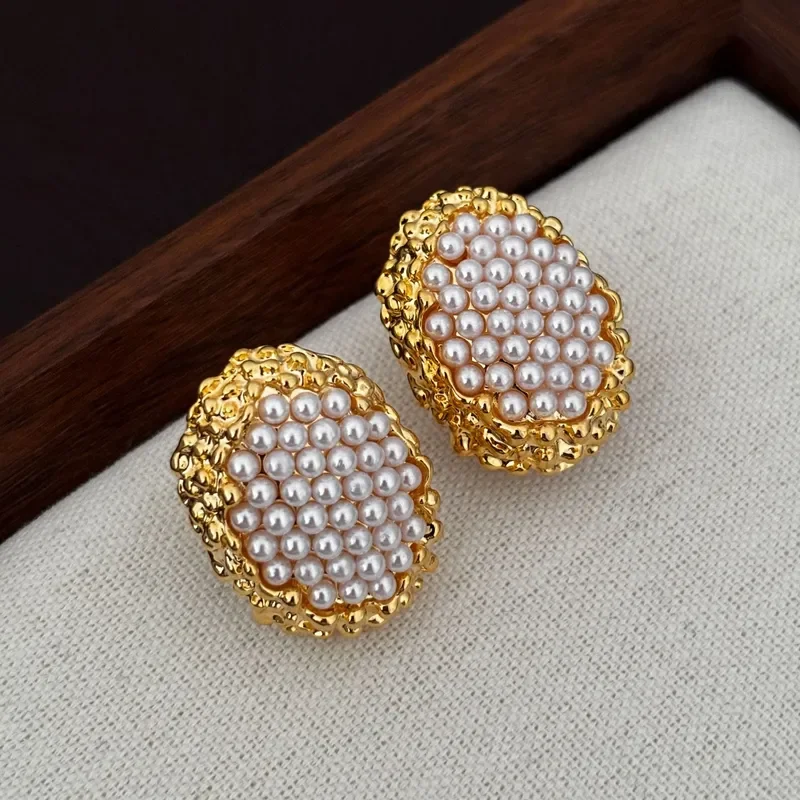 Vintage Heavy Industry Full Shop Bead Oval Stud Earrings Embossed Lace Gold Frame Pearl Earrings French Light Luxury