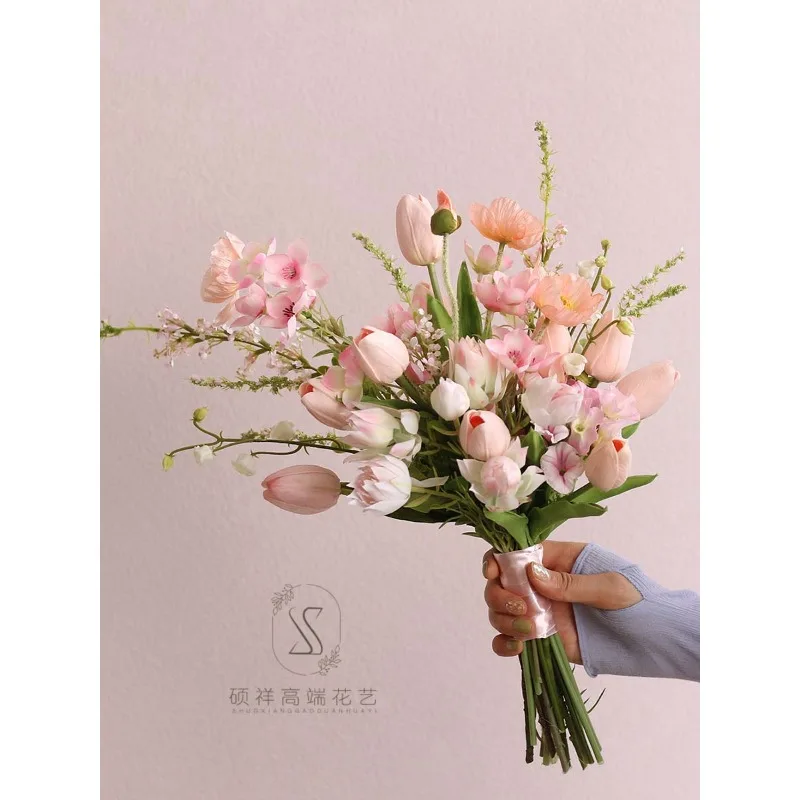 Artificial flower cosmos hand bouquet silk flower tulip photo bouquet wedding outdoor bride shooting props