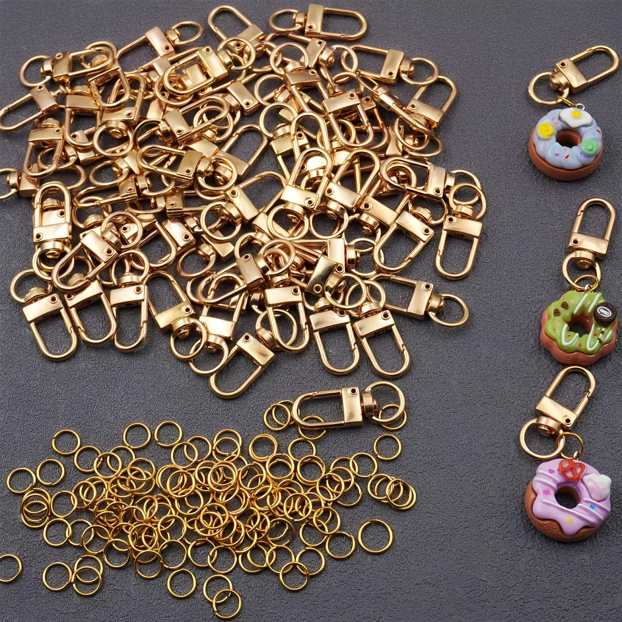 

130 шт. вращающийся брелок из золотого сплава KC и набор открытых колец для прыжков, включает 30 брелоков и 100 колец для прыжков