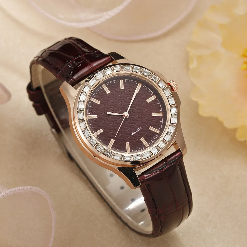 Luxe grand cadran dames de marque diamant British Watch Fashion 2023 nouvelle montre robe d\'horloge simple en cuir pour femmes