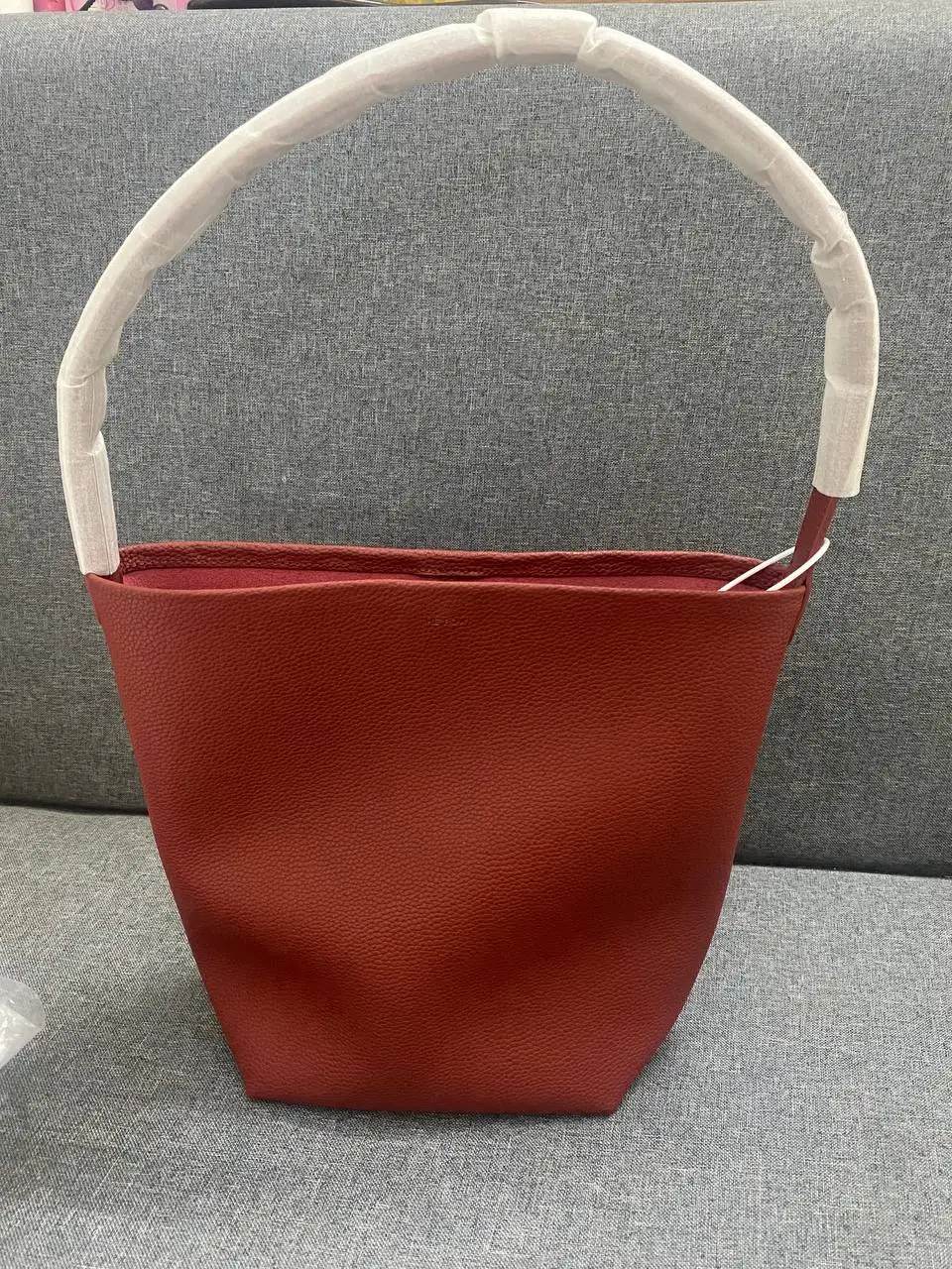 burgundy Minimalist old Money style Bucket Bag Genuine Leather High Quality for Commuting Dating Large Capacity