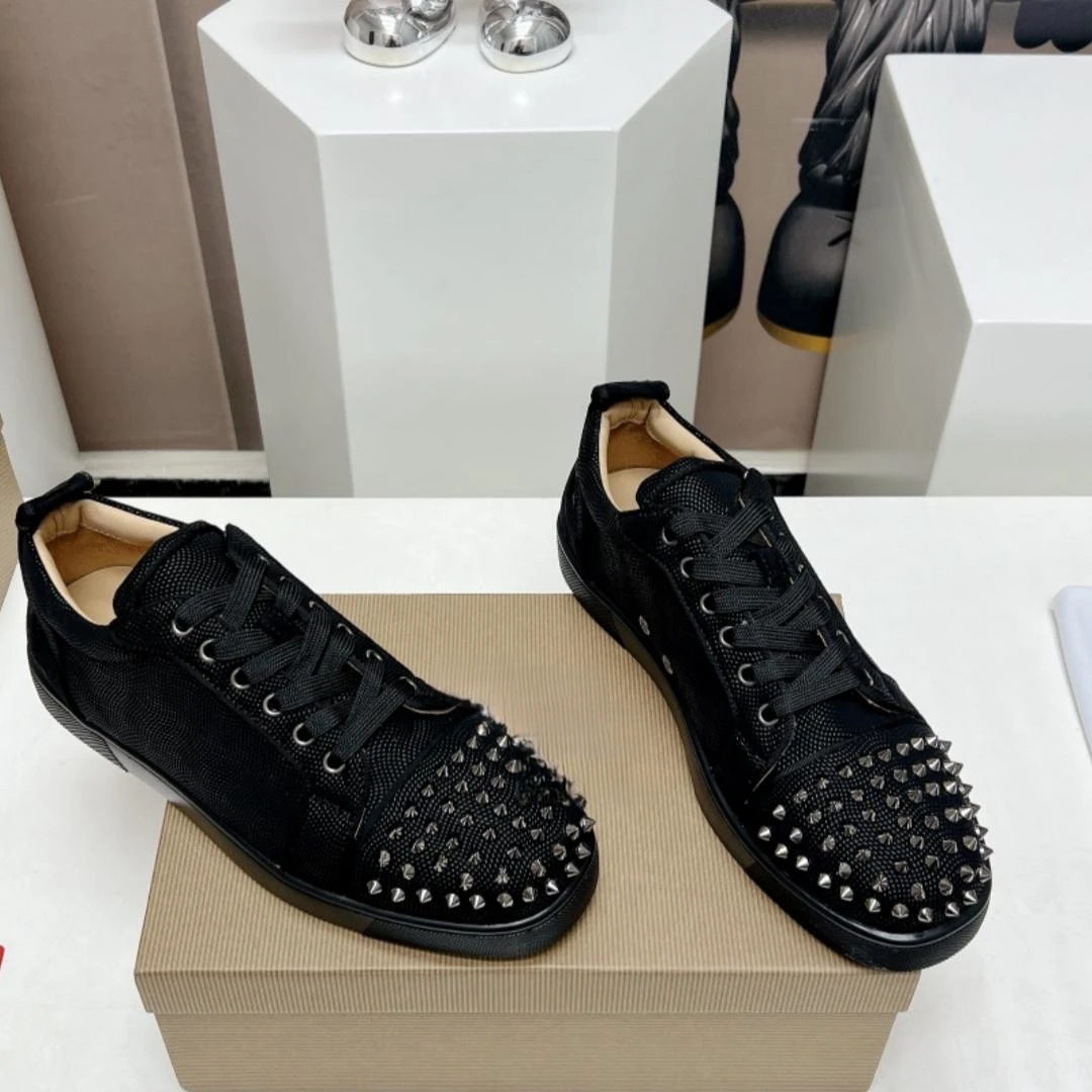 Summer Cl Shoes Lace-up Low Top Men's Black Board Shoes Street Shot Silver Nails Fashion Design High Quality Women Flat Shoes