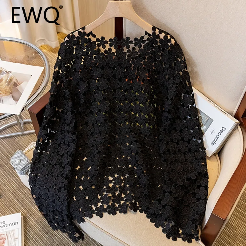 EWQ Sweet Style Floral Hook Flower Hollow Out Design Wihte Oversize Shirt 2025 Spring Summer New Tide Women Chic Blouses 27X2859