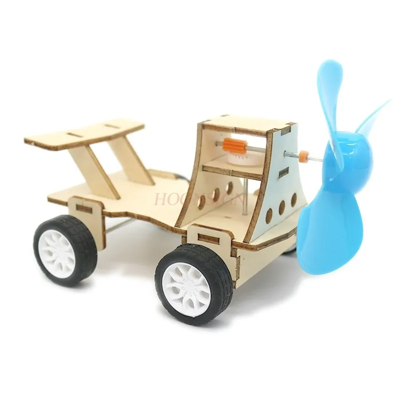 Science and technology small production children primary school students small invention headwind driving car popular science