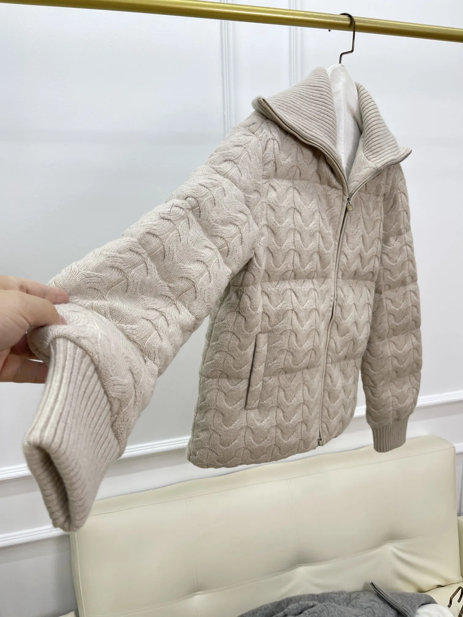 Nuovo piumino d'oca in cashmere intrecciato con risvolto autunnale e invernale di alta qualità