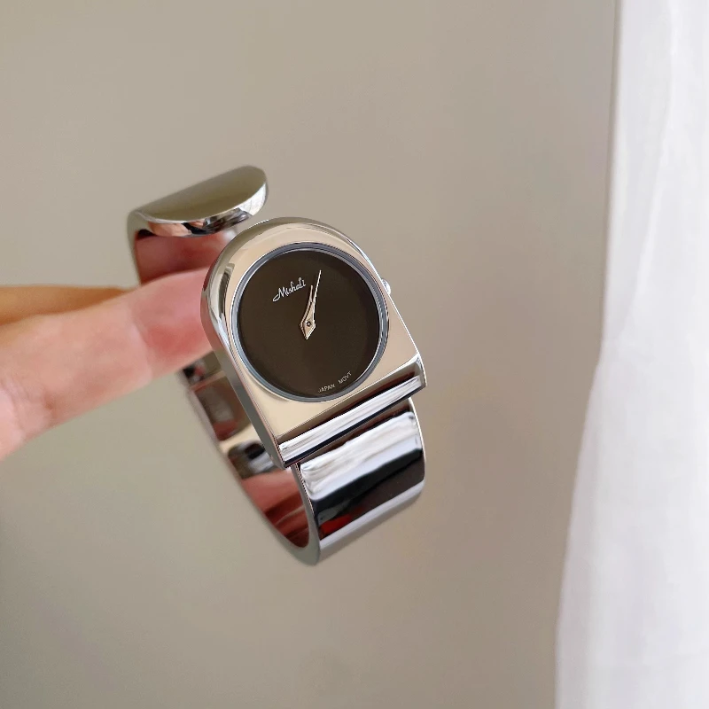 

2025 Новая мода Уникальные необычные часы Женские часы-браслет Роскошные дизайнерские женские кварцевые часы Подарок на день рождения Аутентичные