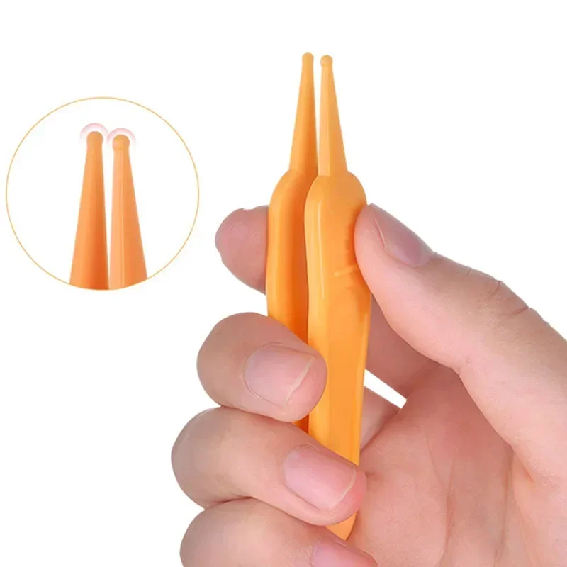 1PC Baby Nose Navel Cleaning Kids Safety Care Round Head Clamp Infant Tweezers Ear Nose Nasal Cleaner Clip Clean Tweezers Tools