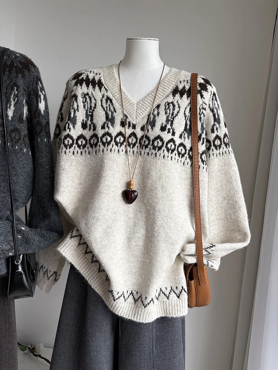 Women's Cream Beige Vintage Fair Isle Jacquard Knit Sweater V-neck Long Sleeve Loose Soft Pullover Casual Retro Autumn Jumper
