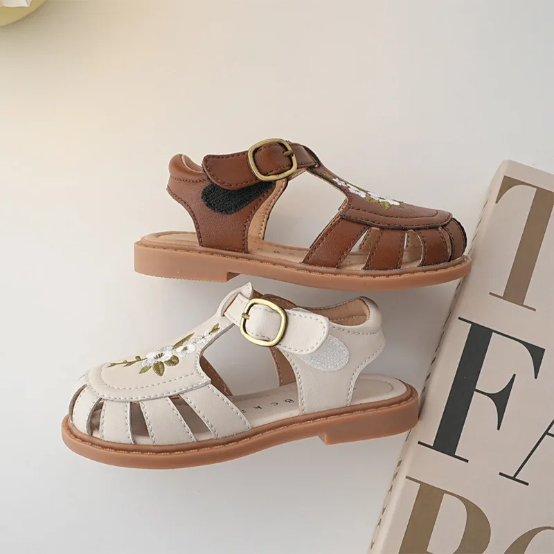 Summer Sandals For Girls Hollow Out Flower Vintage Children Sliders Khaki Beige Classic All-match Soft Kids Flat Shoes Sandals