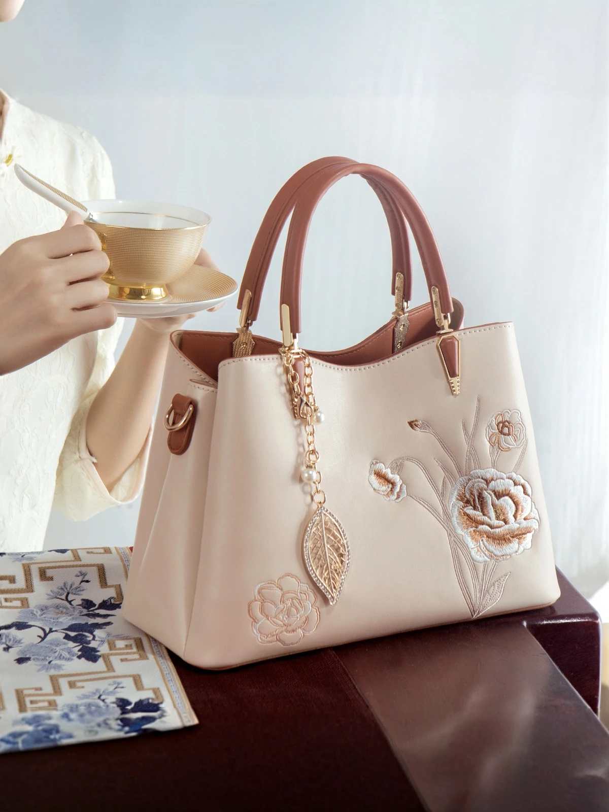 ele-embroidered-real-leather-handbag-zrvr-ladies-oulder-bag-new-chinese-sle-peony-pattern-soft-leather-tote-bag