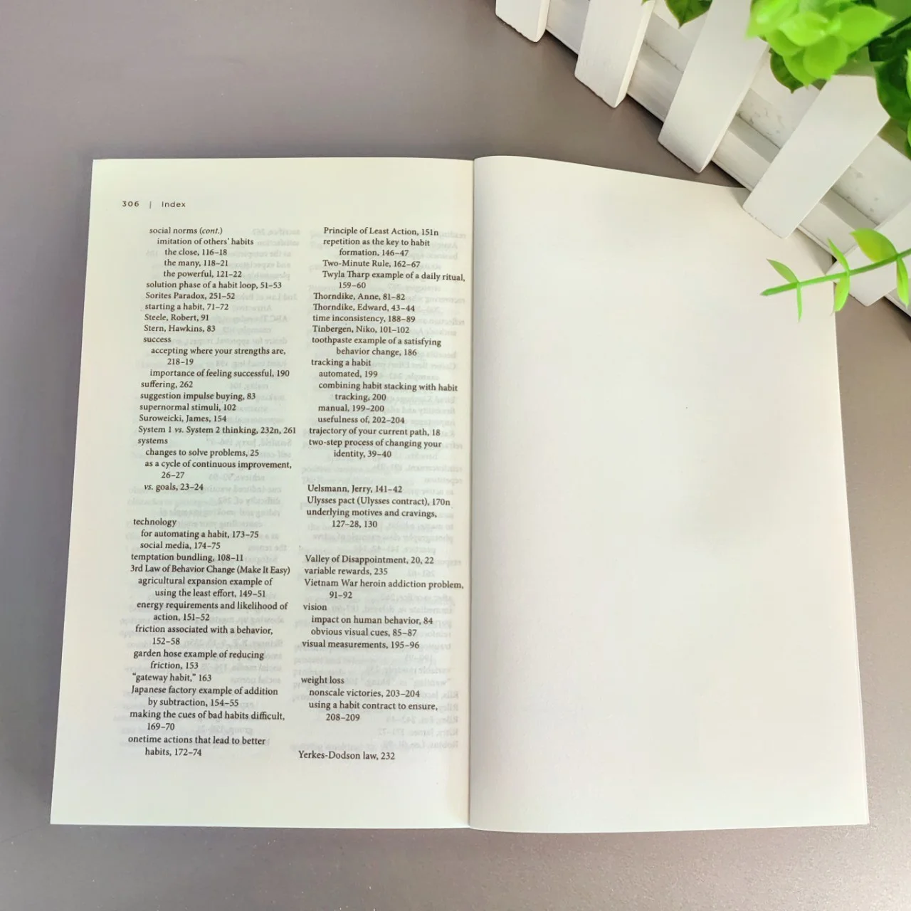 Atomic Habits A Popular Book on Building Good Habits Efficient and Easy To Understand Ways To Break Bad Habits English Book