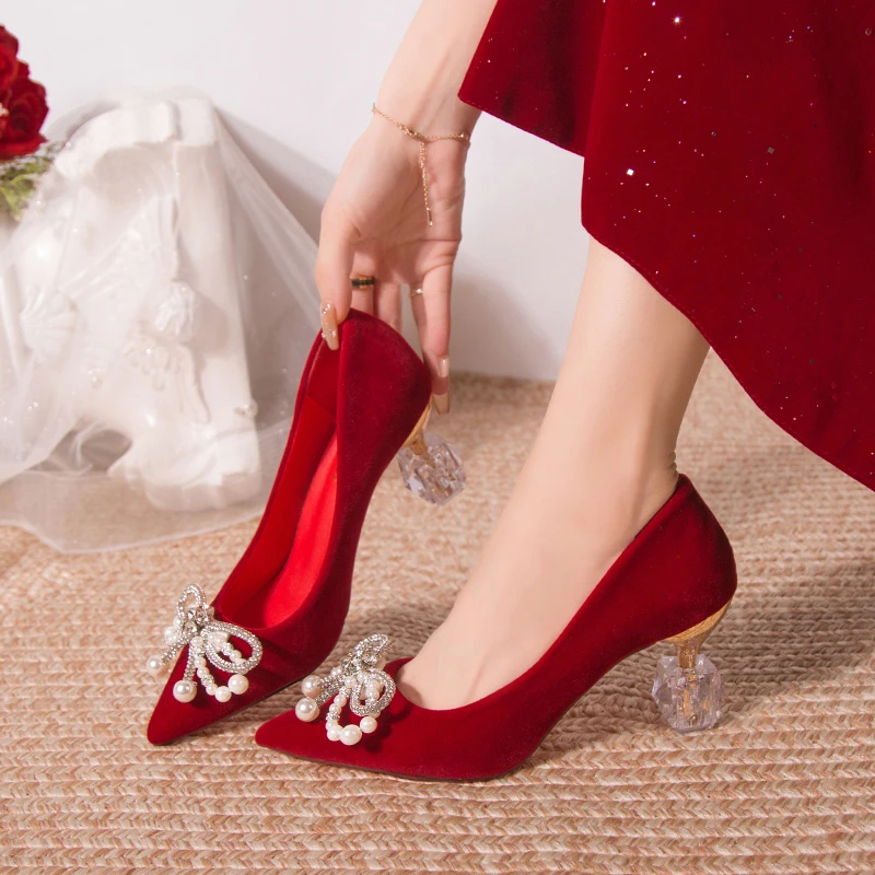 Wedding shoes bride shoes women new pearl thick heel shallow mouth pointed Xiuhe main wedding dress not tired foot single shoes