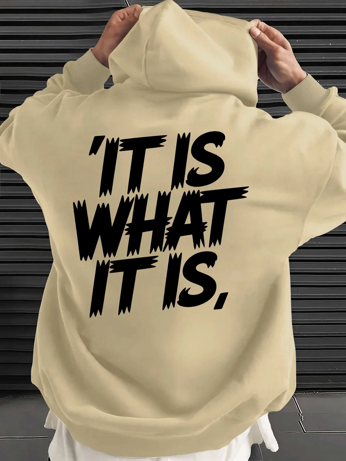 Herren-Hoodie mit Aufdruck „It Is What It Is“, kräftiger Slogan-Text, vollflächiger Rückendruck, Oversize-Streetwear, lässiger Pullover für den Herbst – Detail 4