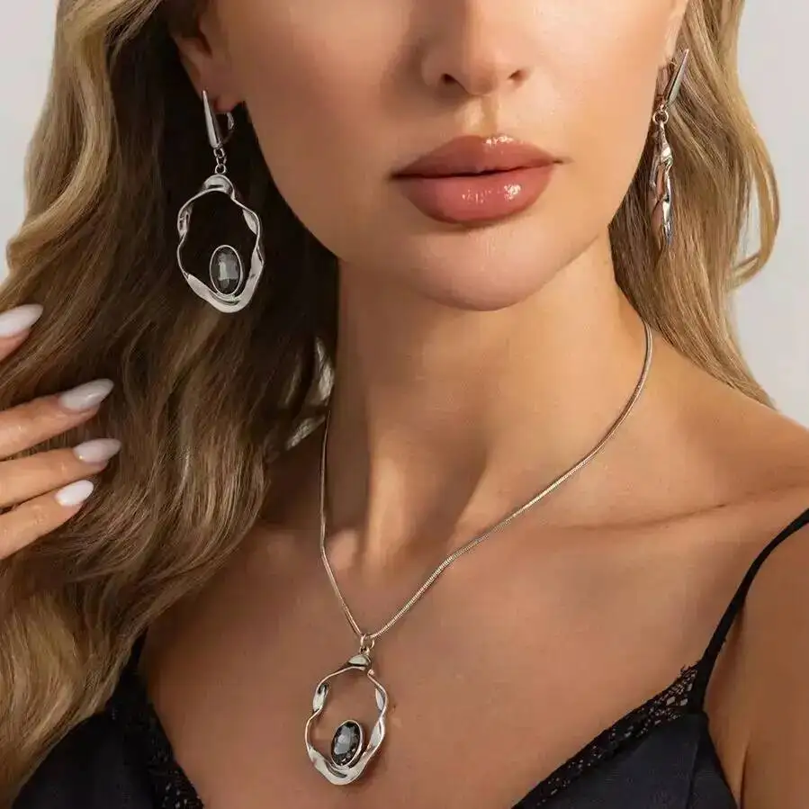 

SHIXIN Exquisite Irregular Acrylic Drill Pendant Necklace Earrings Set Women 2026 New Geometric Hollowout Clavicle Chain Jewelry
