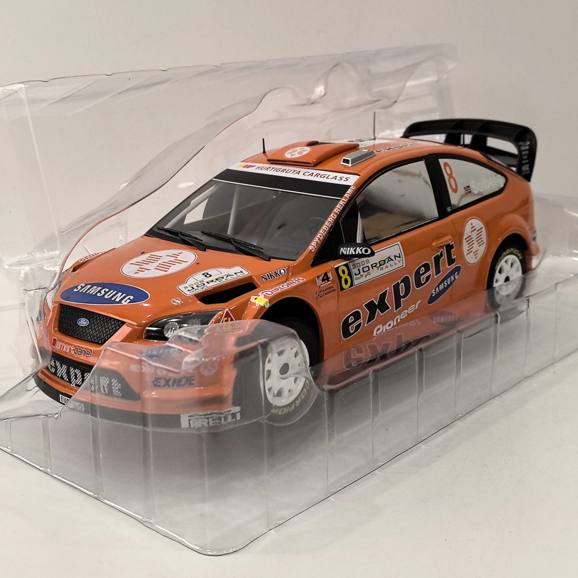 

Diecast IXO 1:18 Scale FORD FOCUS #8 Ford Focus Racing Alloy Car Model Collectible Toy Gift Souvenir Display Ornament