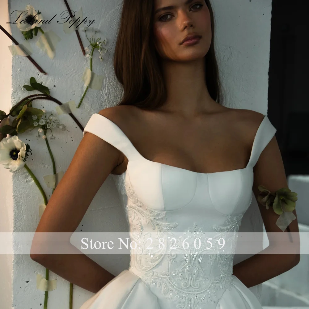 IJsland Poppy op maat gemaakte A-lijn satijnen trouwjurken vloerlengte mouwloze bruidsjurken met parels en kralen en rechtersleep