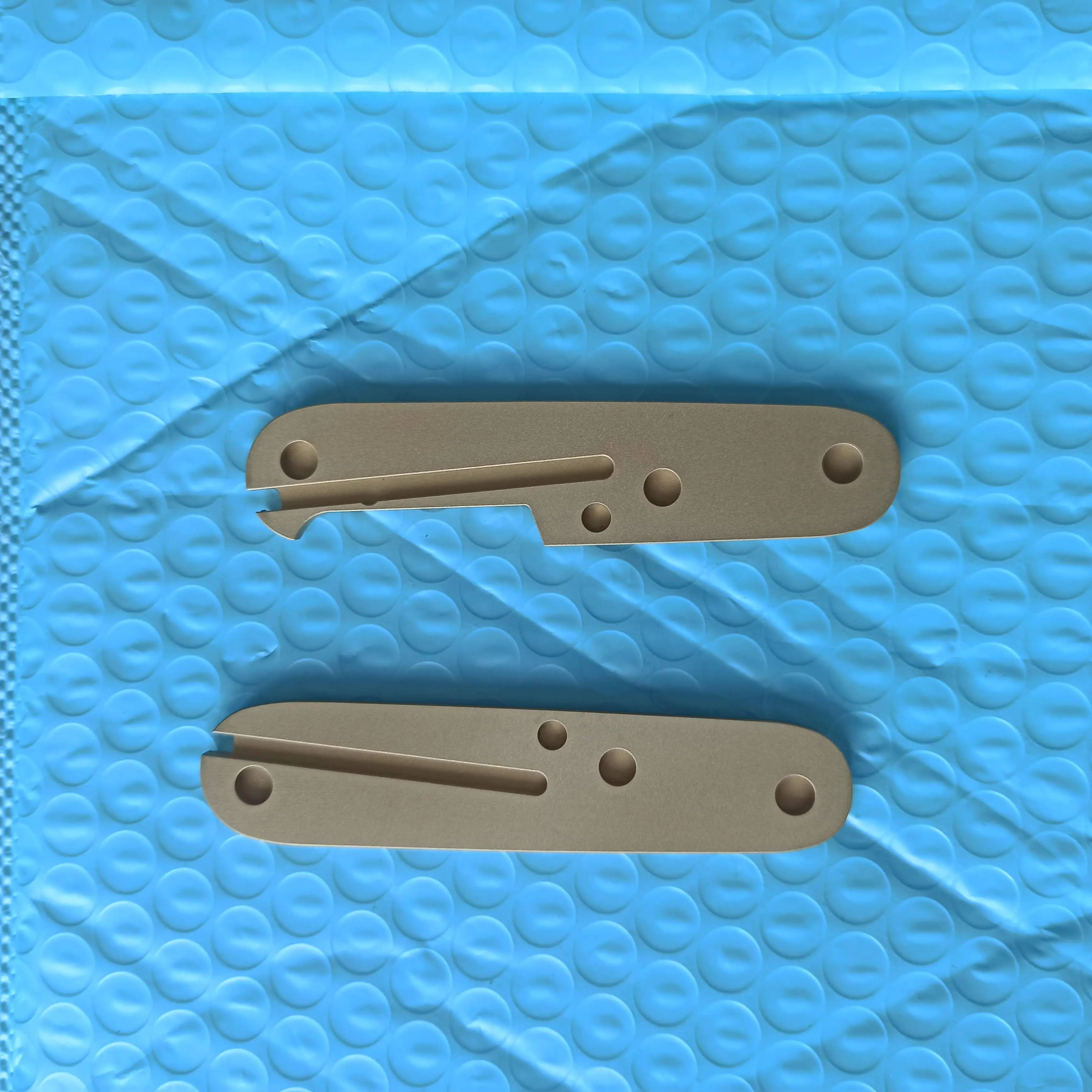 

1 пара латунных накладок на рукоятку ножа с линейкой для швейцарских армейских ножей Victorinox 91 мм