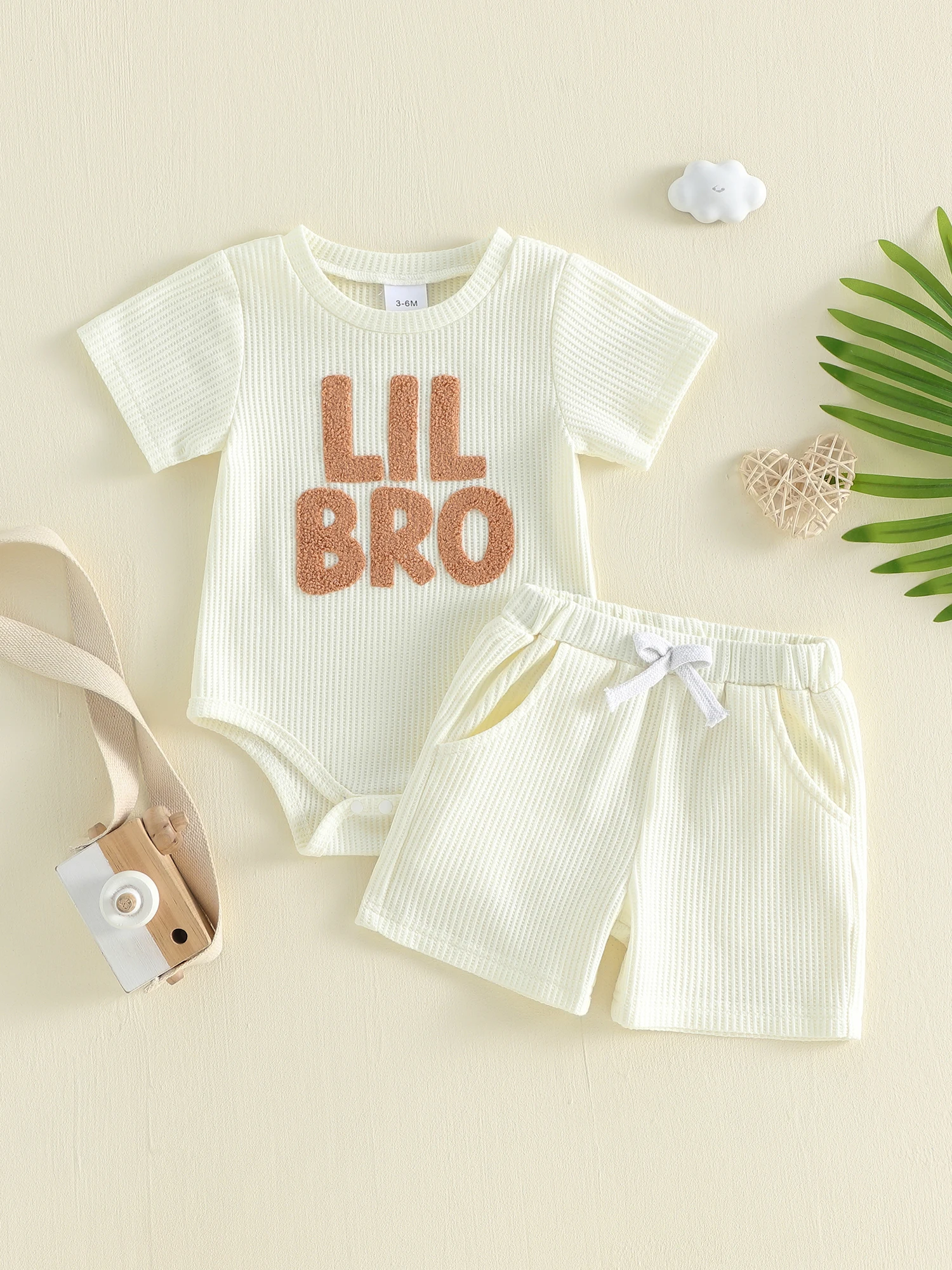 

Toddler Girl Floral Print Ruffle Sleeve Top and Shorts 2 Piece Outfit Set with Bow Headband for Summer Beach Party