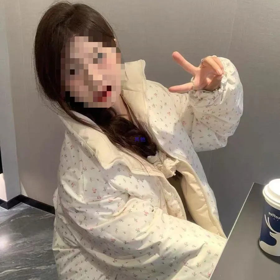 

MINISO Hello Kitty Sweet Floral Pattern Reversible Cotton Jacket for Women, Winter New Design, Letter Printed Bread Clothes